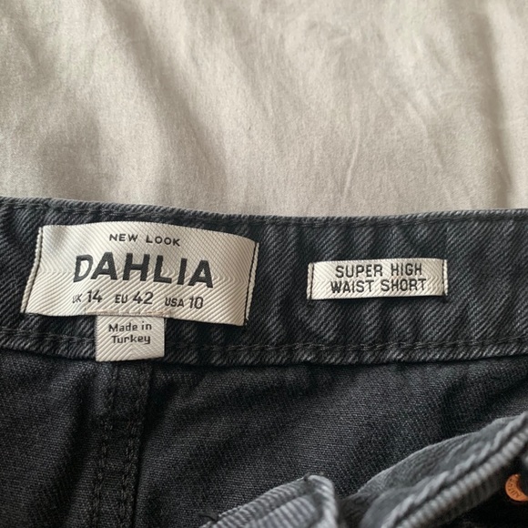 ASOS Super high rise mom short - Picture 3 of 7